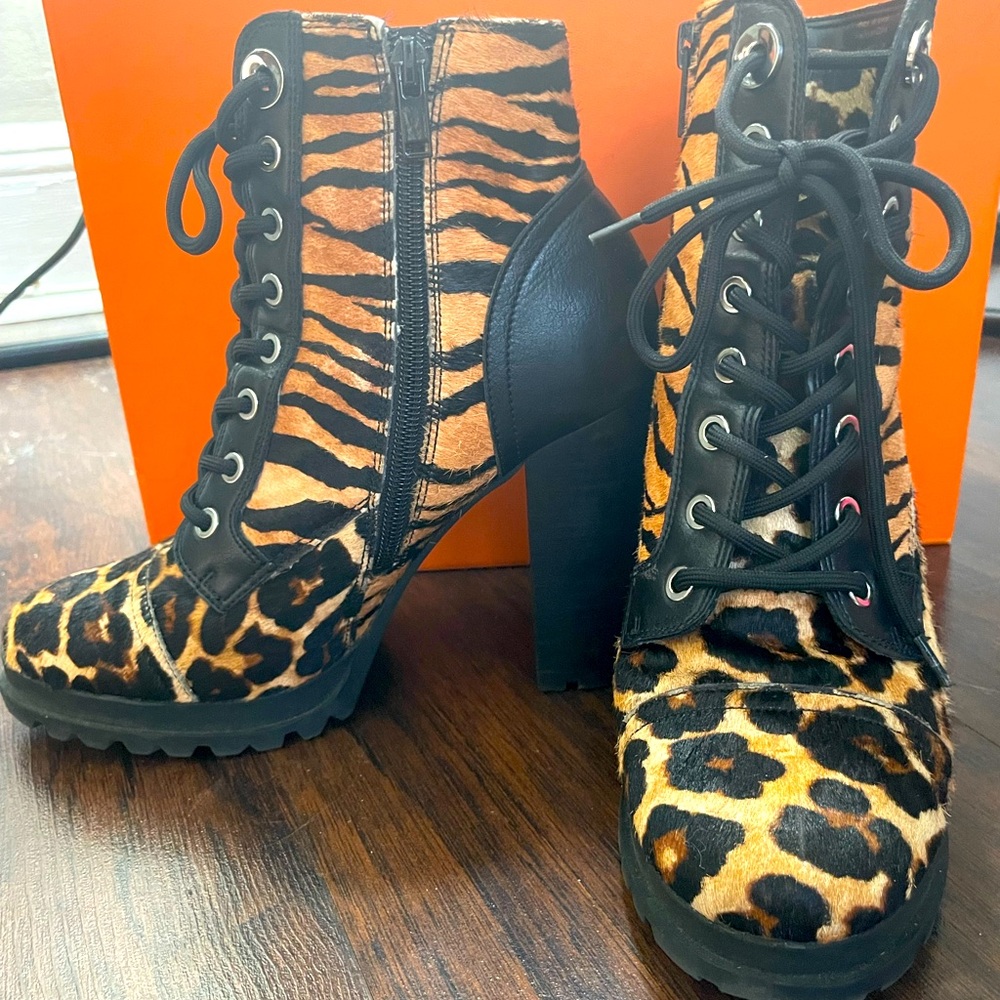 Leopard print Aldo booties ! Look like new
